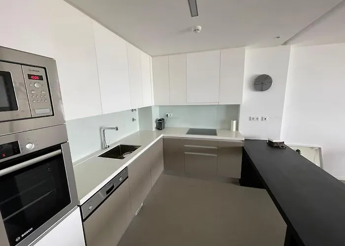 Stylish 1 Bedroom - Amazing Views Appartamento