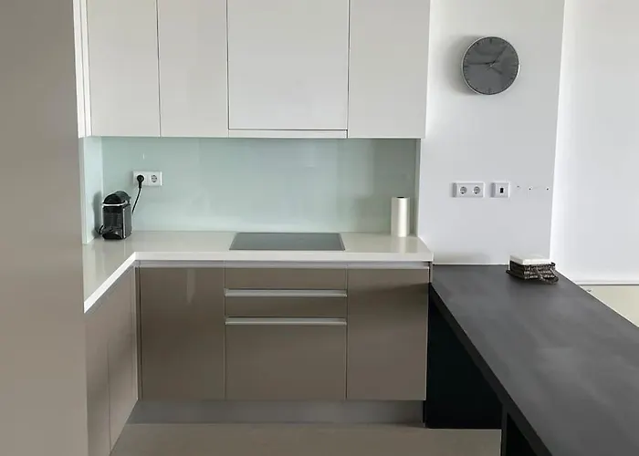 Stylish 1 Bedroom - Amazing Views *