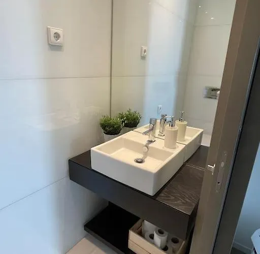 Stylish 1 Bedroom - Amazing Views Appartamento *