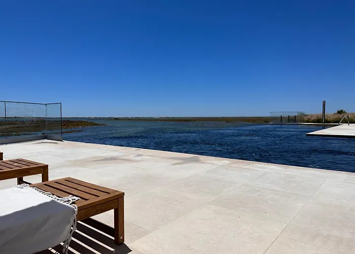 Stylish 1 Bedroom - Amazing Views Appartamento Fuzeta