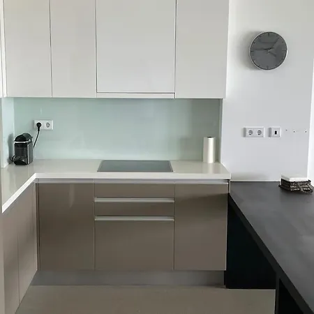 Stylish 1 Bedroom - Amazing Views *
